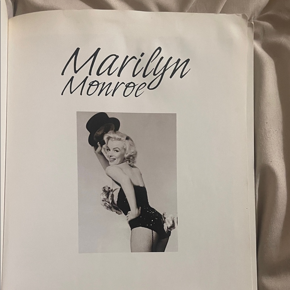 Marilyn Monroe Photographic History Book — Black & Cream Cover - Picture 3 of 6